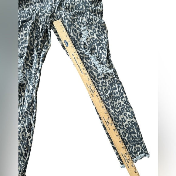 EASEL LOS ANGELES Leopard Print Distressed Jeans. - Picture 5 of 7